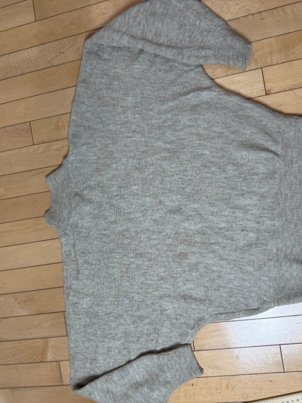 H&M Mock Neck Oatmeal Tan Bat Wing Sweater Neutral Size Small - Picture 7 of 11